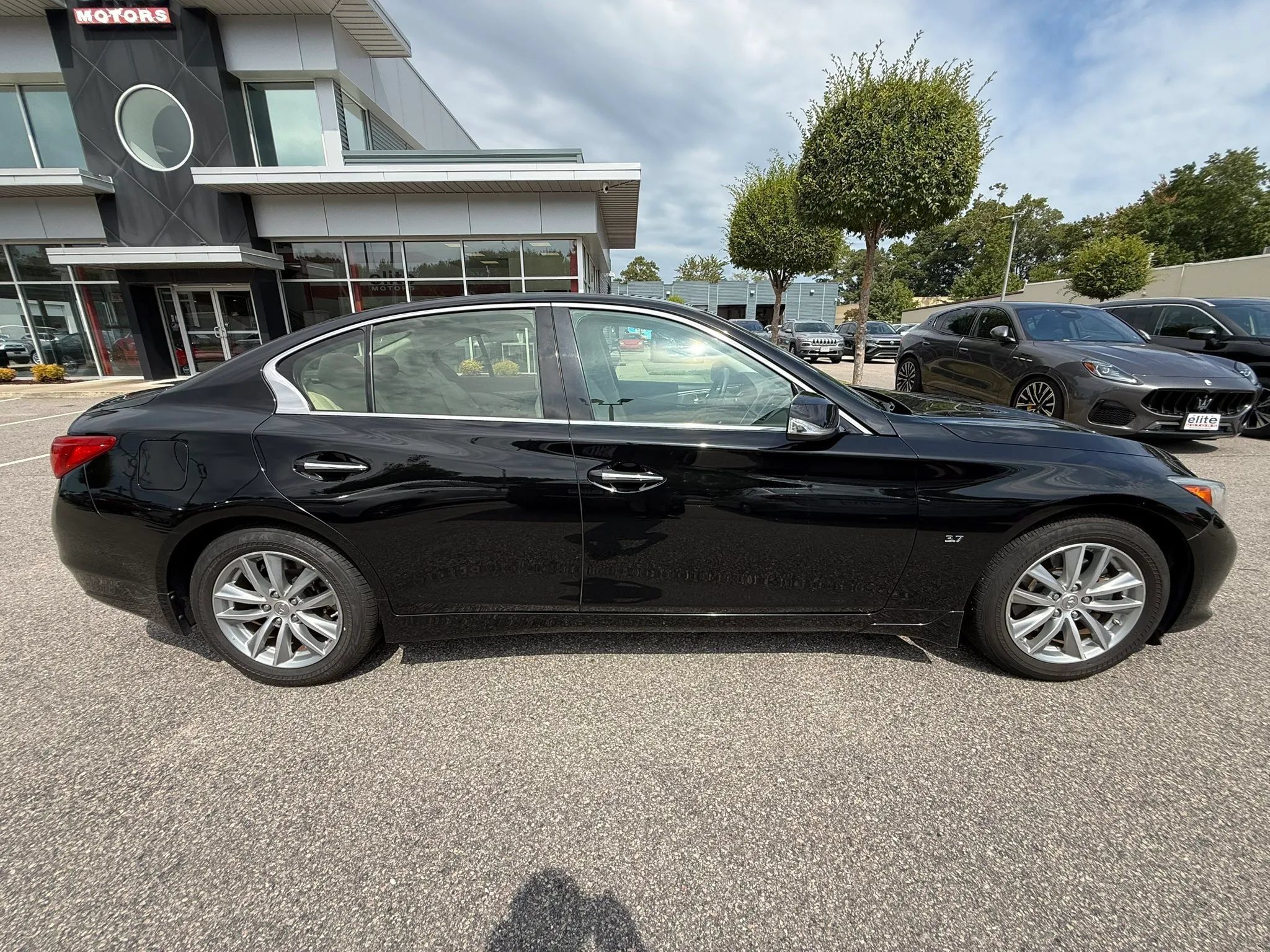 Used 2015 INFINITI Q50 Premium w/ All Weather Package AWD/4WD image 8