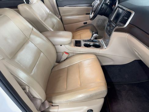 Used 2017 Jeep Grand Cherokee Limited w/ Luxury Group II image 30