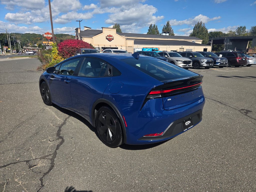 Used 2025 Toyota Prius LE FWD image 3