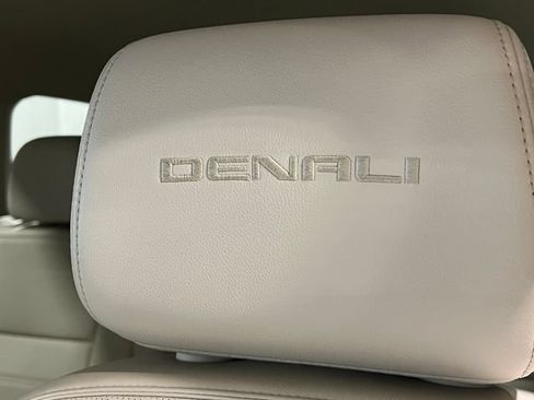 Used 2023 GMC Acadia Denali AWD/4WD image 14