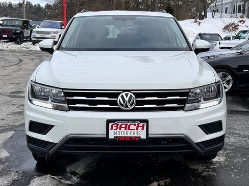Used 2020 Volkswagen Tiguan SE w/ Panoramic Sunroof Package image 3