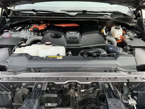 Used 2024 Toyota Sequoia Capstone AWD/4WD image 35