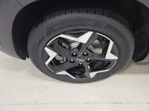 Used 2024 Kia Seltos EX AWD/4WD image 39
