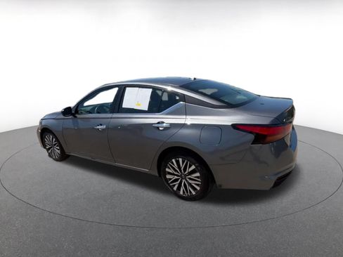 Used 2025 Nissan Altima 2.5 SV FWD image 10
