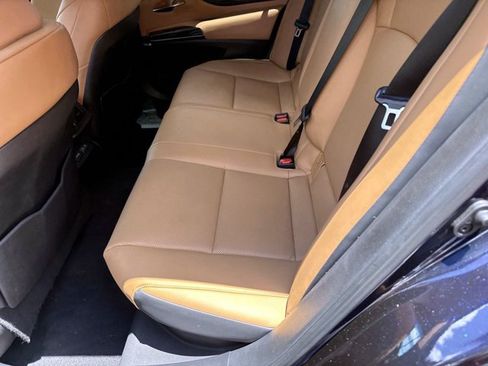 Used 2025 Lexus ES 300h w/ Premium Package FWD image 12