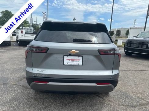 New 2026 Chevrolet Equinox LT w/ Convenience Package II FWD image 4
