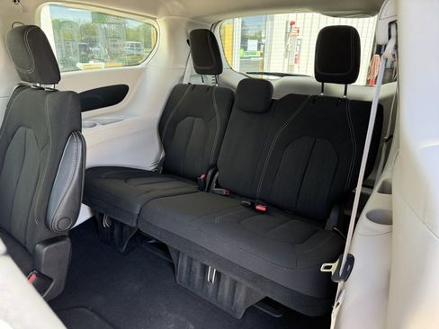 Used 2023 Chrysler Voyager LX FWD image 16