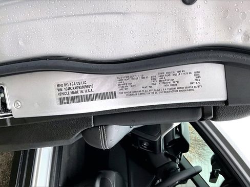 Used 2025 Jeep Grand Cherokee L Laredo w/ Luxury Tech Group I image 33