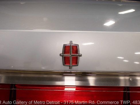 Used 1986 Lincoln Town Car image 37