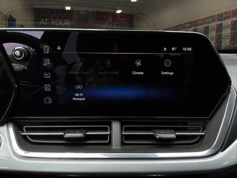 Used 2025 Chevrolet Trax LT FWD image 27