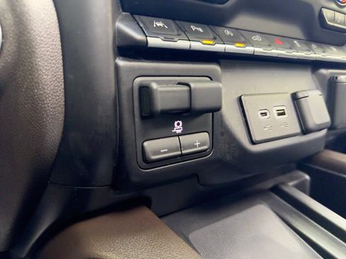 Used 2019 Chevrolet Silverado 1500 LTZ w/ LTZ Premium Package AWD/4WD image 13