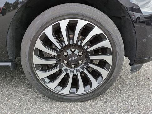 Used 2024 Lincoln Navigator L Black Label image 9
