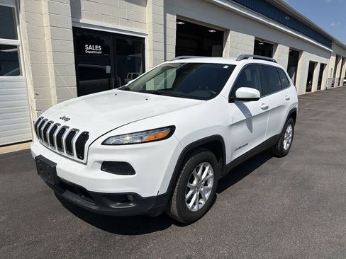 Used 2016 Jeep Cherokee Latitude AWD/4WD image 2