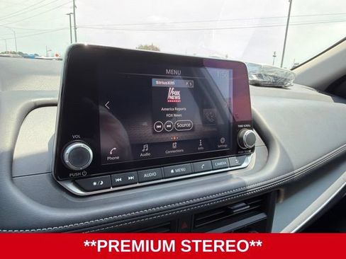 Used 2024 Nissan Rogue S AWD/4WD image 15
