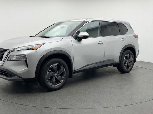 Used 2025 Nissan Rogue SV AWD/4WD image 3
