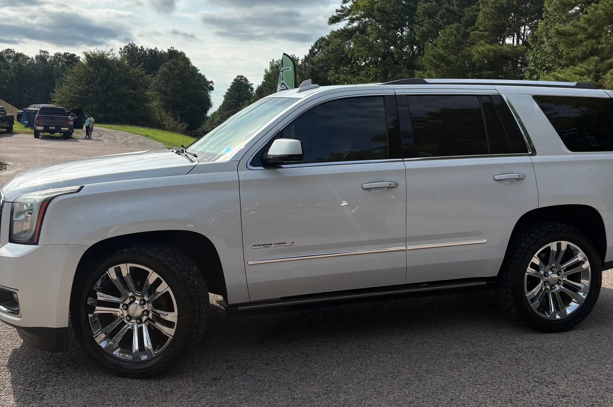 Used 2016 GMC Yukon Denali w/ Open Road Package AWD/4WD image 3