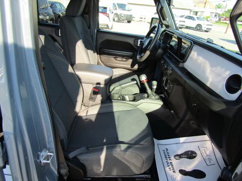 Used 2024 Jeep Wrangler Unlimited Sport AWD/4WD image 19
