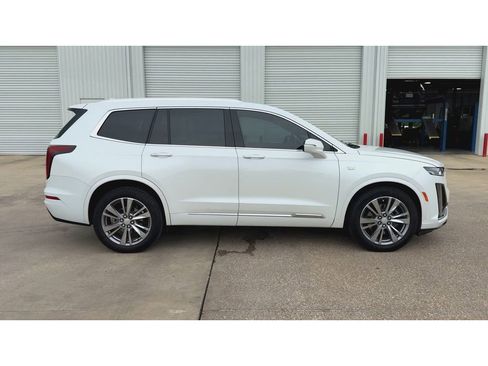 Used 2024 Cadillac XT6 Premium Luxury image 9