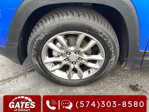 Used 2024 GMC Terrain SLT AWD/4WD image 35