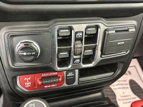 Used 2023 Jeep Gladiator Mojave w/ Cold Weather Group image 26