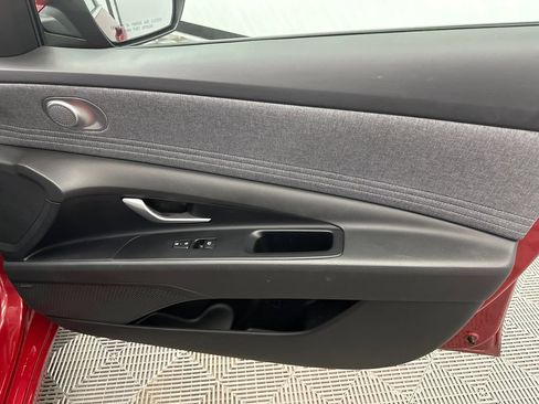 Used 2025 Hyundai Elantra Limited FWD image 15