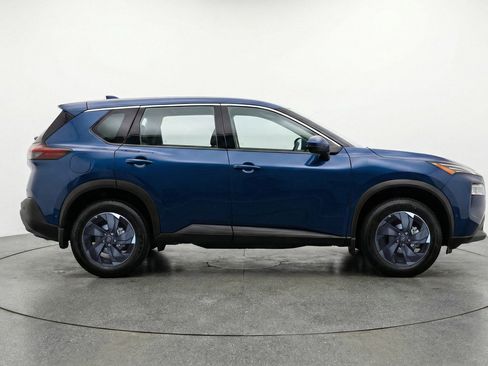 Used 2025 Nissan Rogue SV image 11