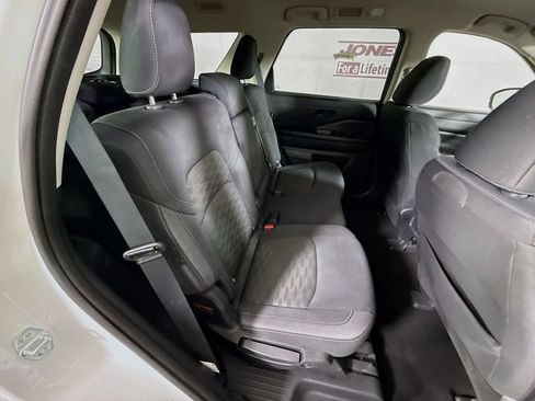 Certified 2024 Nissan Pathfinder SV w/ Black Appearance Package FWD image 31