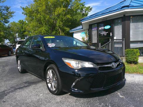 Used 2017 Toyota Camry SE FWD image 4