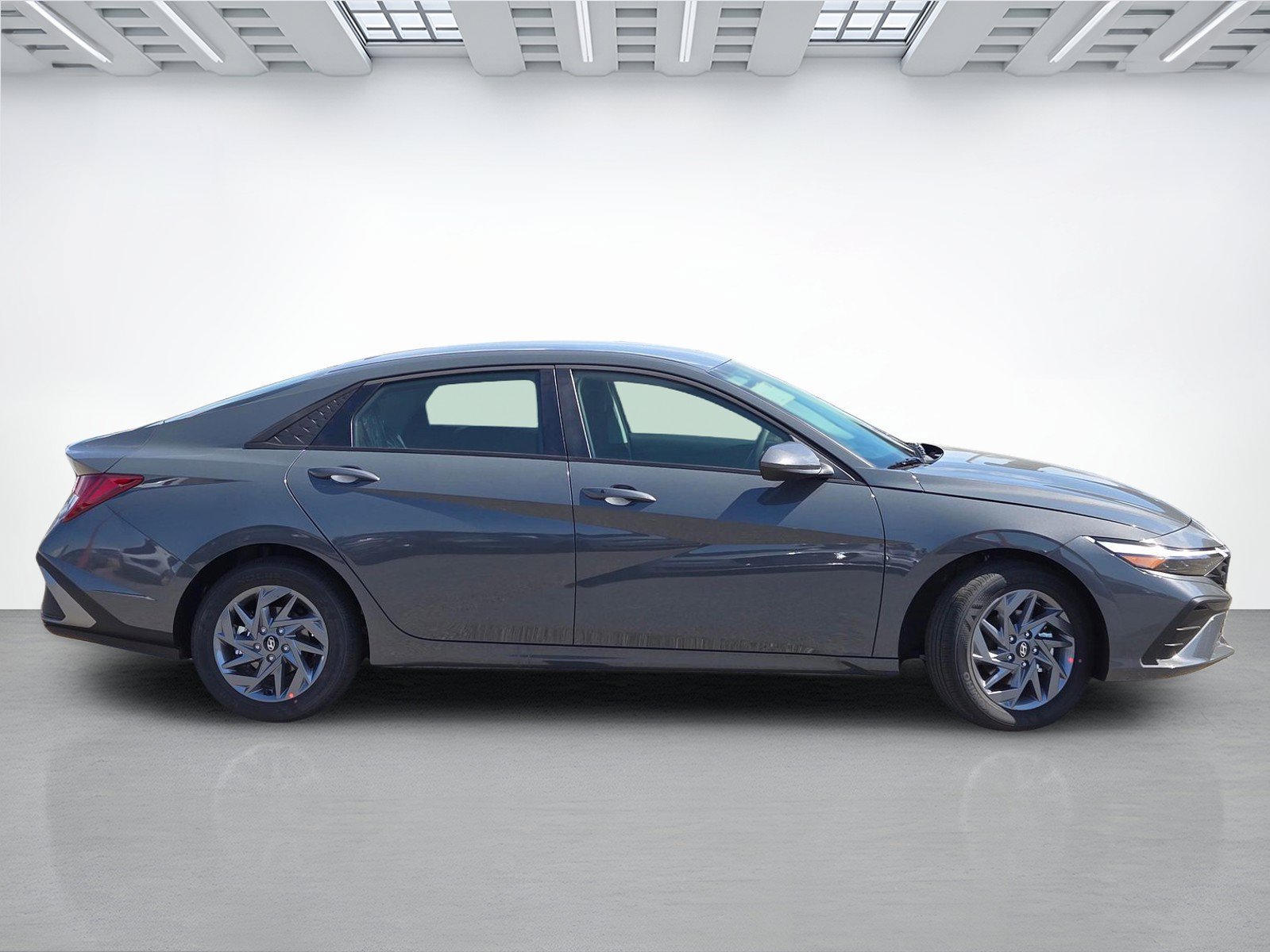 New 2026 Hyundai Elantra Hybrid FWD image 3