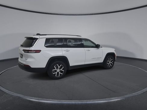 Used 2023 Jeep Grand Cherokee L Limited w/ Trailer Tow Group (B) AWD/4WD image 16