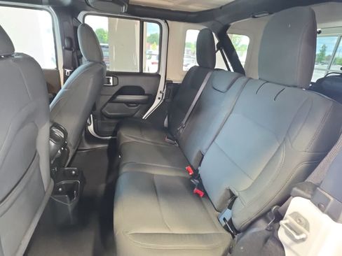 Used 2022 Jeep Wrangler Unlimited Sahara w/ Cold Weather Group AWD/4WD image 29