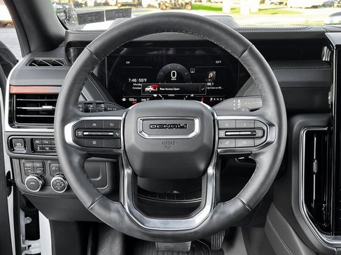 Used 2025 GMC Yukon Denali image 27