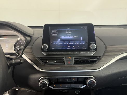 Used 2025 Nissan Altima 2.5 SV FWD image 18