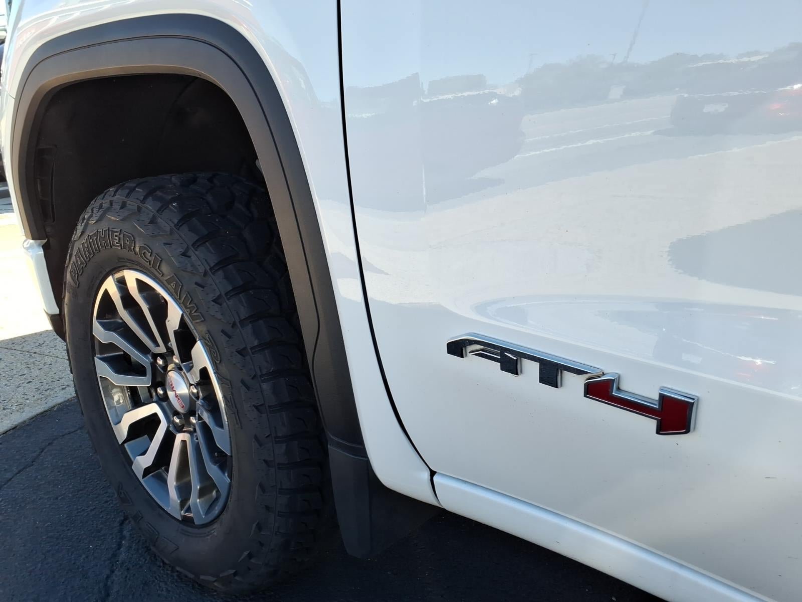Used 2023 GMC Sierra 1500 AT4 w/ Technology Package AWD/4WD image 11