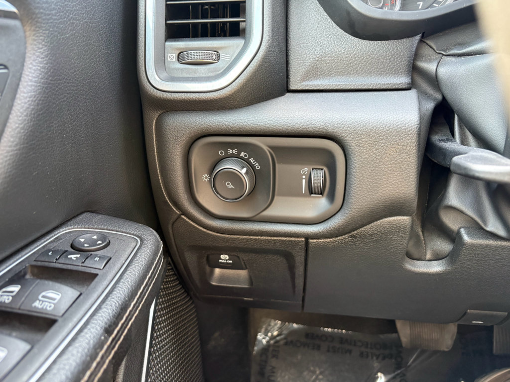 Used 2024 RAM 1500 Laramie AWD/4WD image 19
