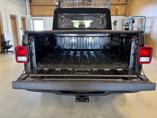 Used 2025 Jeep Gladiator Sport AWD/4WD image 23