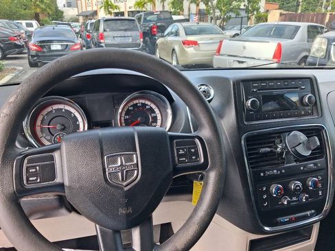 Used 2017 Dodge Grand Caravan SE w/ Power Window Group FWD image 11