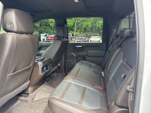 Used 2023 GMC Sierra 2500 Denali w/ Technology Package AWD/4WD image 9