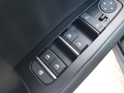 Used 2025 Kia Soul LX w/ LX Technology Package image 16