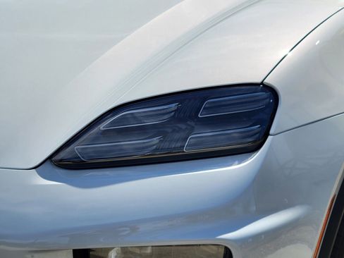 Used 2025 Porsche Macan Electric image 36