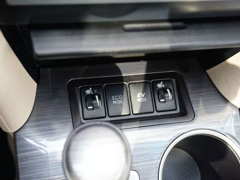 Used 2014 Toyota Camry XLE w/ Leather Package image 30