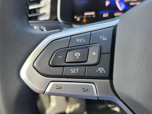 Certified 2025 Volkswagen Jetta SE w/ Sunroof Package image 25