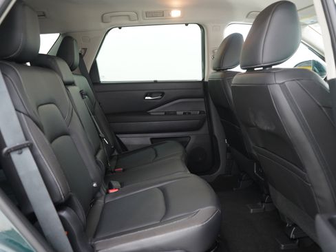 Used 2023 Nissan Pathfinder SL image 11