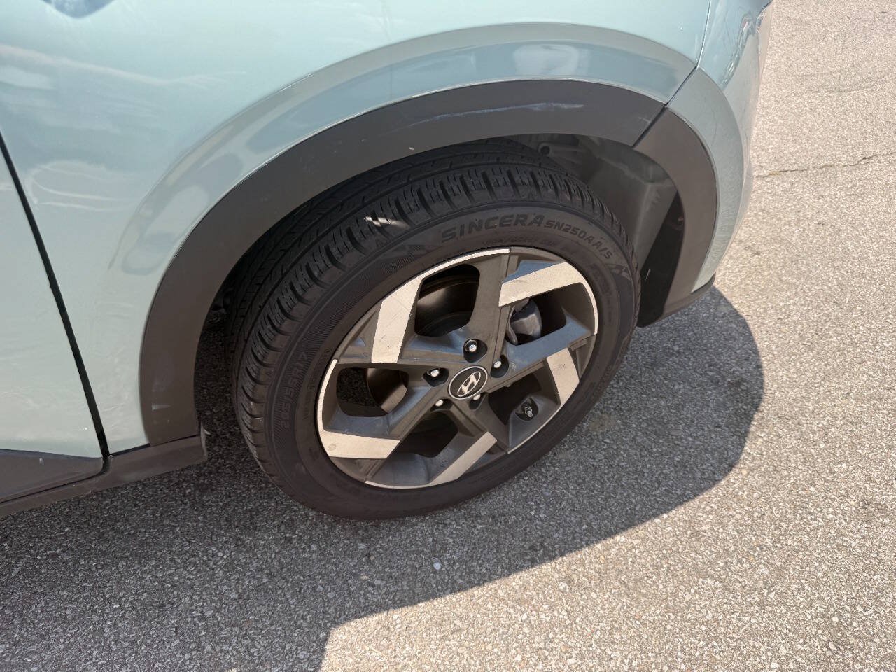 Used 2025 Hyundai Venue SEL FWD image 39