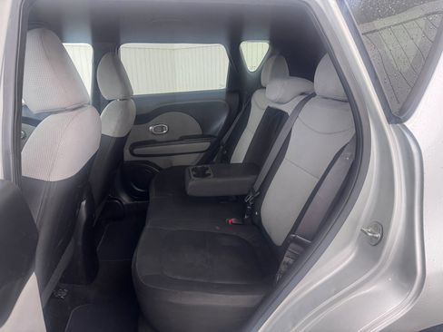 Used 2014 Kia Soul FWD image 12