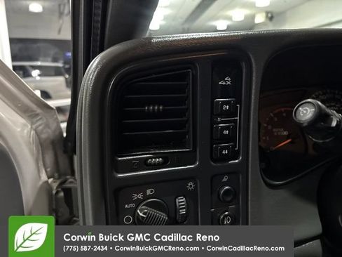 Used 2004 GMC Sierra 2500 SLT w/ Heavy-Duty Power Package AWD/4WD image 15