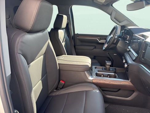 New 2026 GMC Sierra 1500 SLT image 10