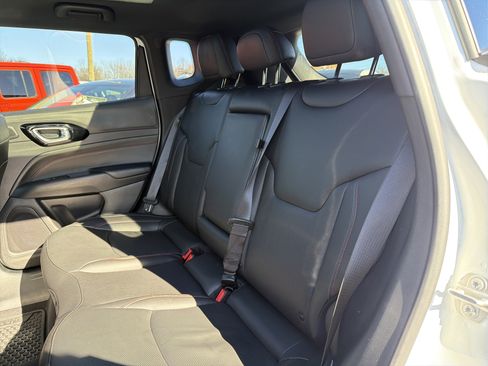 Used 2025 Jeep Compass Trailhawk w/ Trailhawk Elite Group image 12