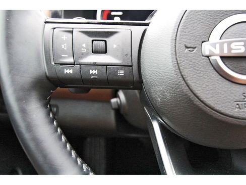 Used 2025 Nissan Pathfinder Platinum FWD image 15