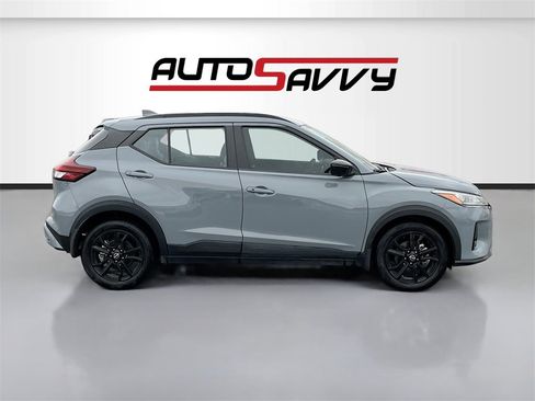 Used 2024 Nissan Kicks SR w/ SR Premium Package image 8